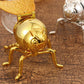 Kreatives Retro-Honigglas in Bienenform