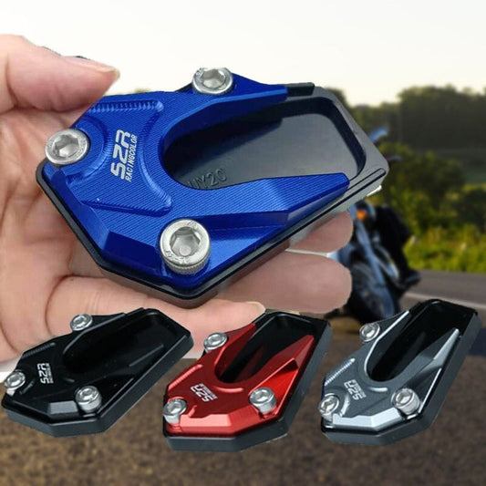 🏍️50% RABATT NU🔥Motorcykel Kickstand Förlängningsplatta – Stabiliserar, Passar de Flesta Modeller & Lätt att Montera⚡