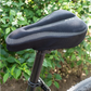 🚴 50% RABATT NU! 🍑 Dubbellagers gel & memory foam cykelsadelskydd – Avlastar tryckpunkter, absorberar stötar & håller dig bekväm på långa turer – aldrig mer sadelömhet ✨