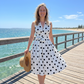 👗 50% RABATT NU! ⏰ Dam Prickig Ärmlös V-ringad Klänning – Luftig & lättviktig – Perfekt för sommar, brunch eller stranddagar – lekfull och chic 🎠