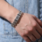 📿 60 % RABATT NU! ✨ Retro mantra-armband för män – sexstavig design, silverfinish & dubbel kedja – snyggt och meningsfullt 🖤